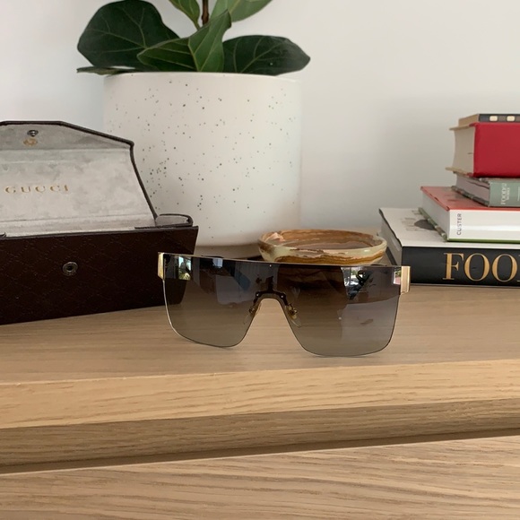 Gucci Sunglasses - Picture 2 of 6